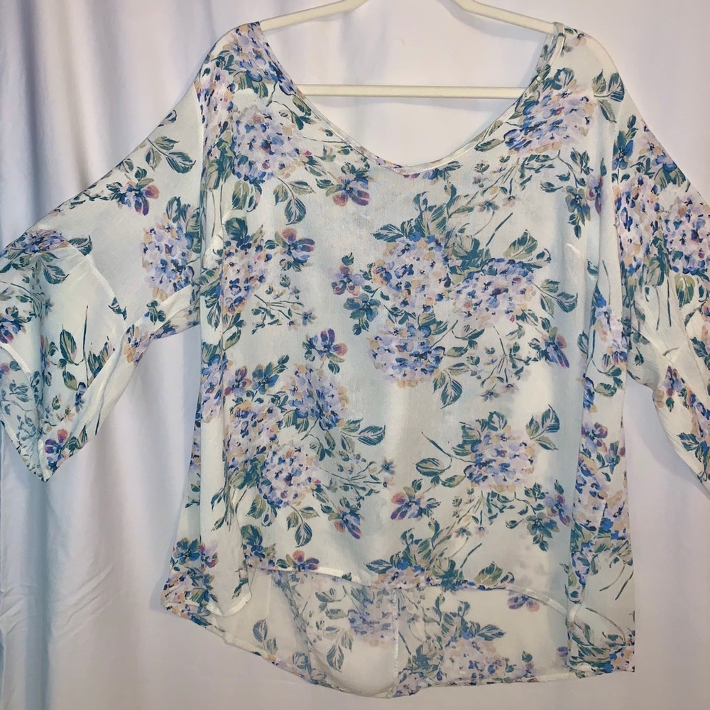 Beautiful MUST HAVE blouse!